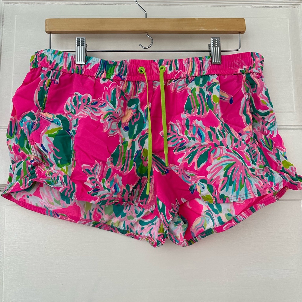 EUC LILLY PULITZER LUXLETIC SHORTS SIZE LARGE